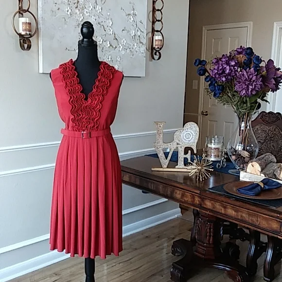 Adrianna Papell Ruffle Neckline belted Pleated Dress. Size 8 EUC - Picture 1 of 17